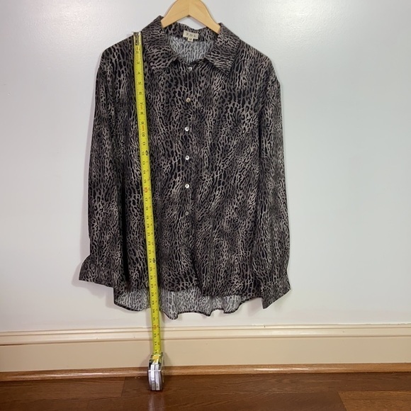 animal Print buttondown by POL - Picture 4 of 4